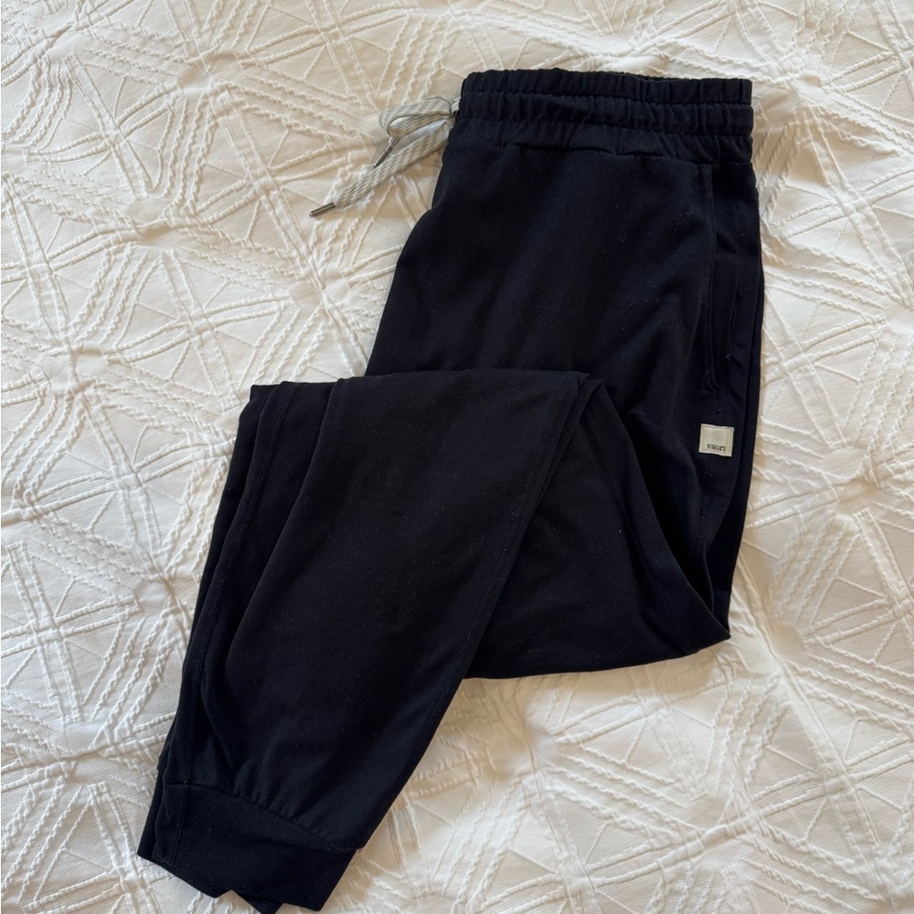 Vuori Black Joggers with Elastic Waistband and Tapered Leg